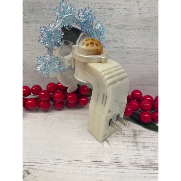 Snowman in Scarf & Snowflakes Bath & Body Works Wallflower Plug Glittery Shine - Picture 3 of 6